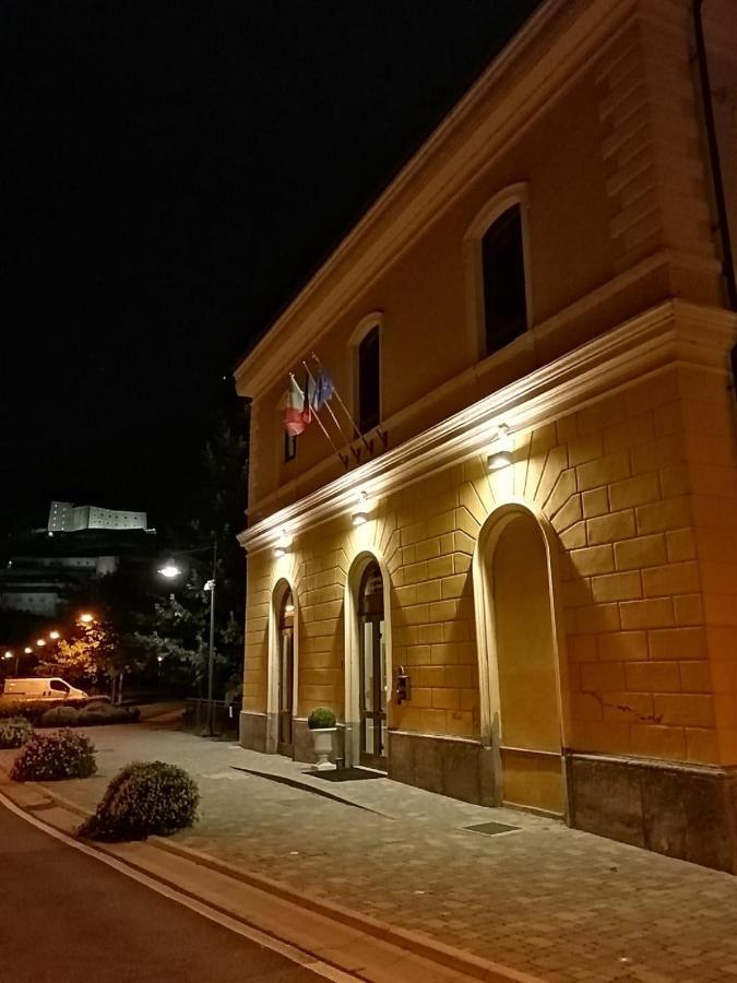 Auberge De La Gare - Dortoir & Ostello Hone Bagian luar foto