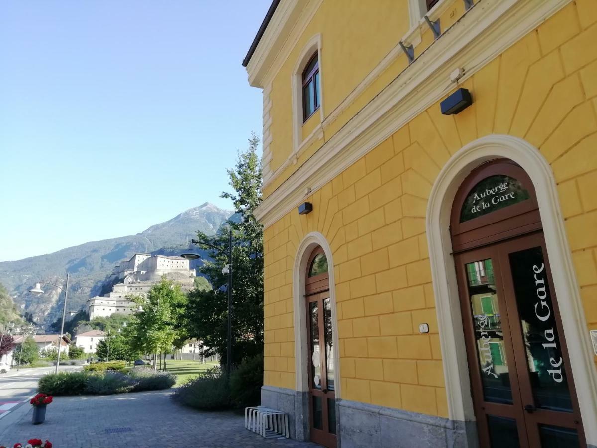 Auberge De La Gare - Dortoir & Ostello Hone Bagian luar foto